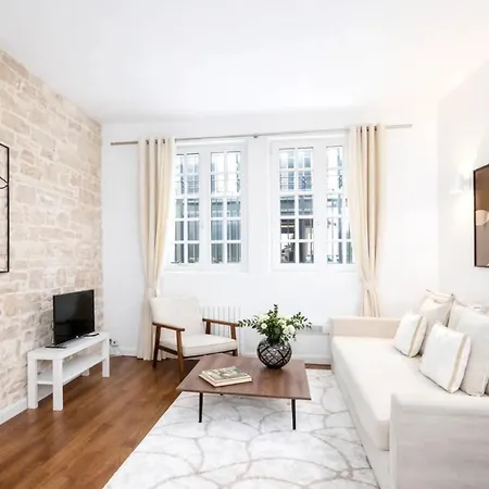 Louvre - Premium For 4 *